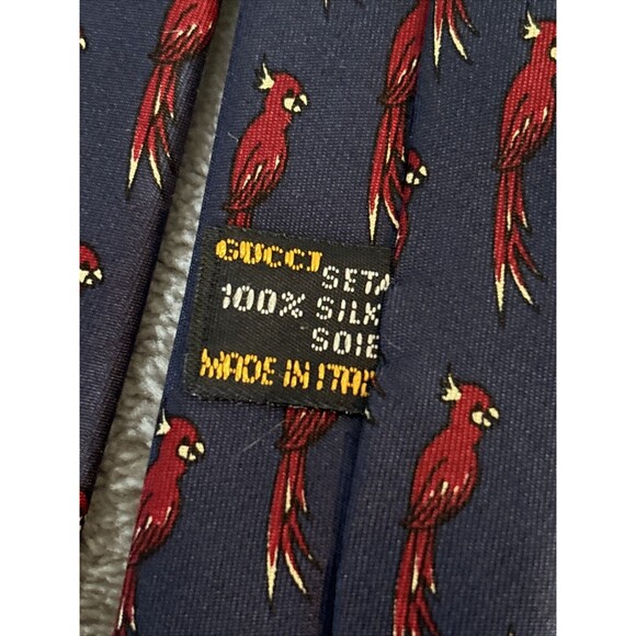 VTG GUCCI MENS NECK TIE WITH LOGO HIGH END BLUE WITH RED PARROTS ITALY 100% Silk - Picture 11 of 13